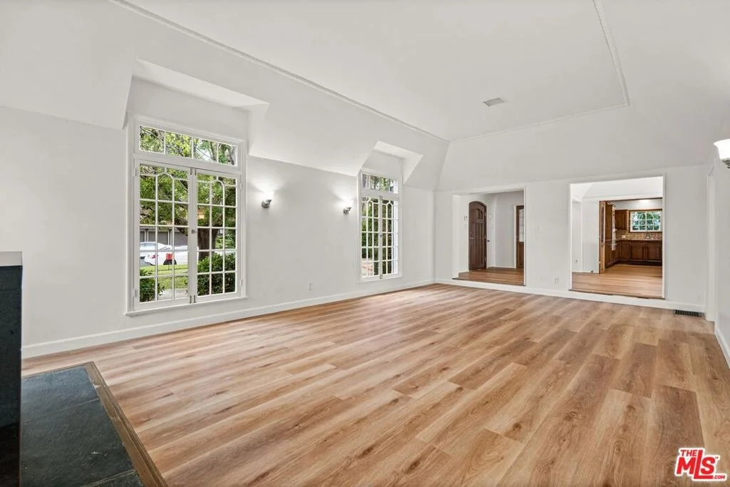 Photo of 512 N Elm Drive