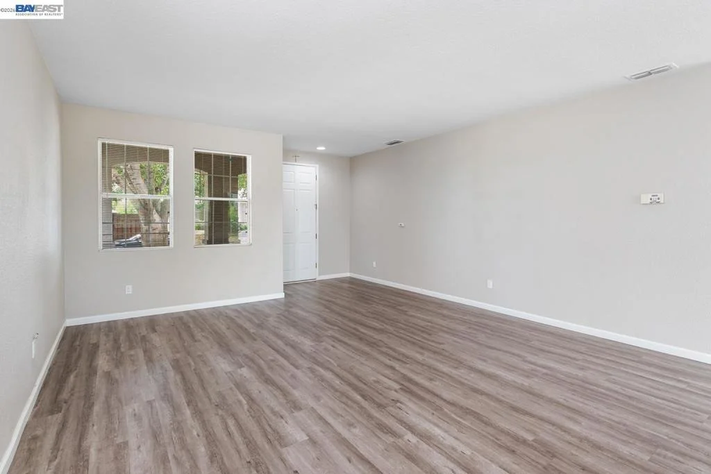 Photo of 632 Skimmer Dr