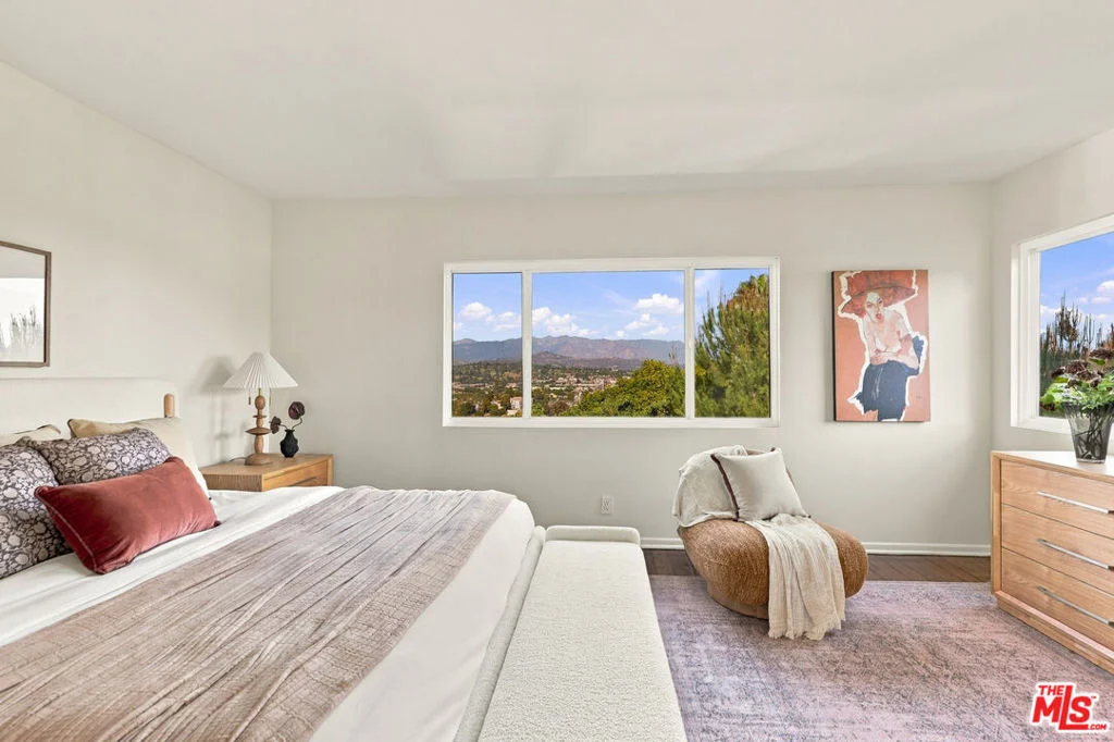 Photo of 2525 Ivanhoe Drive