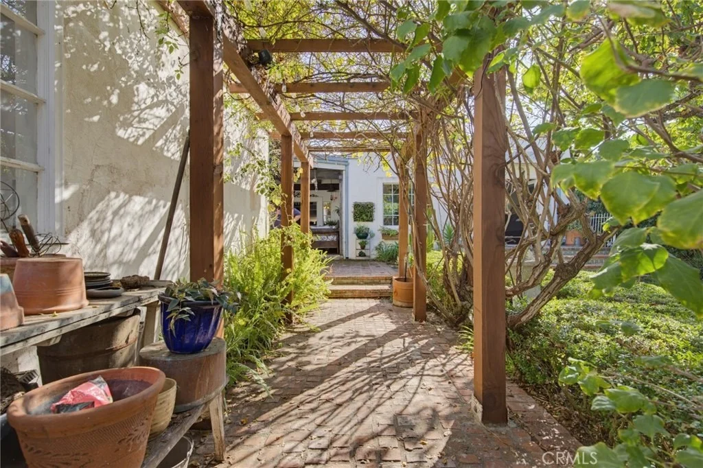 Photo of 2243 Cloverfield Boulevard