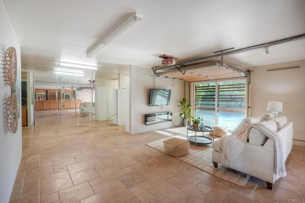 Photo of 2039 E Mission Road