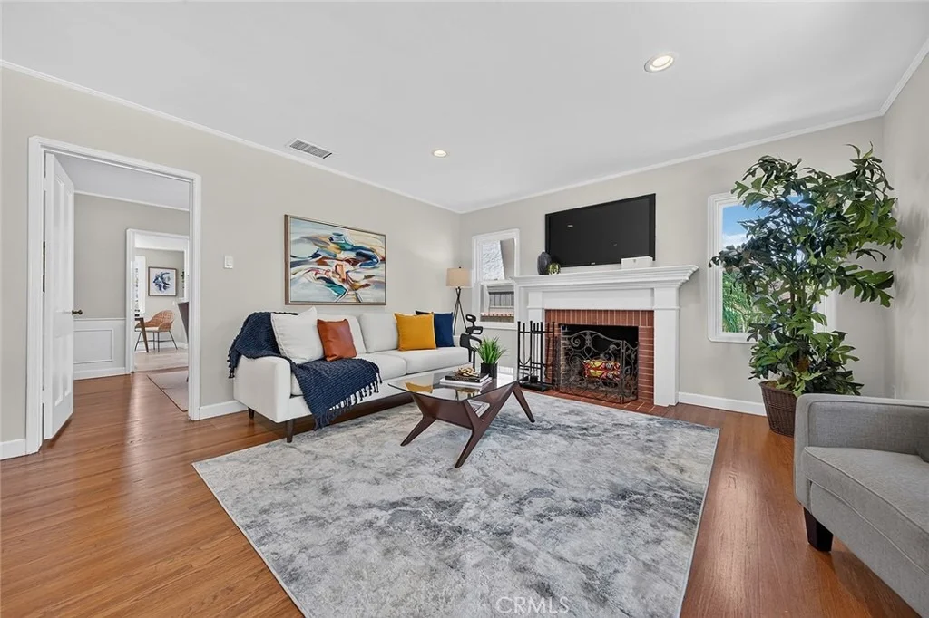 Photo of 735 Los Altos Avenue
