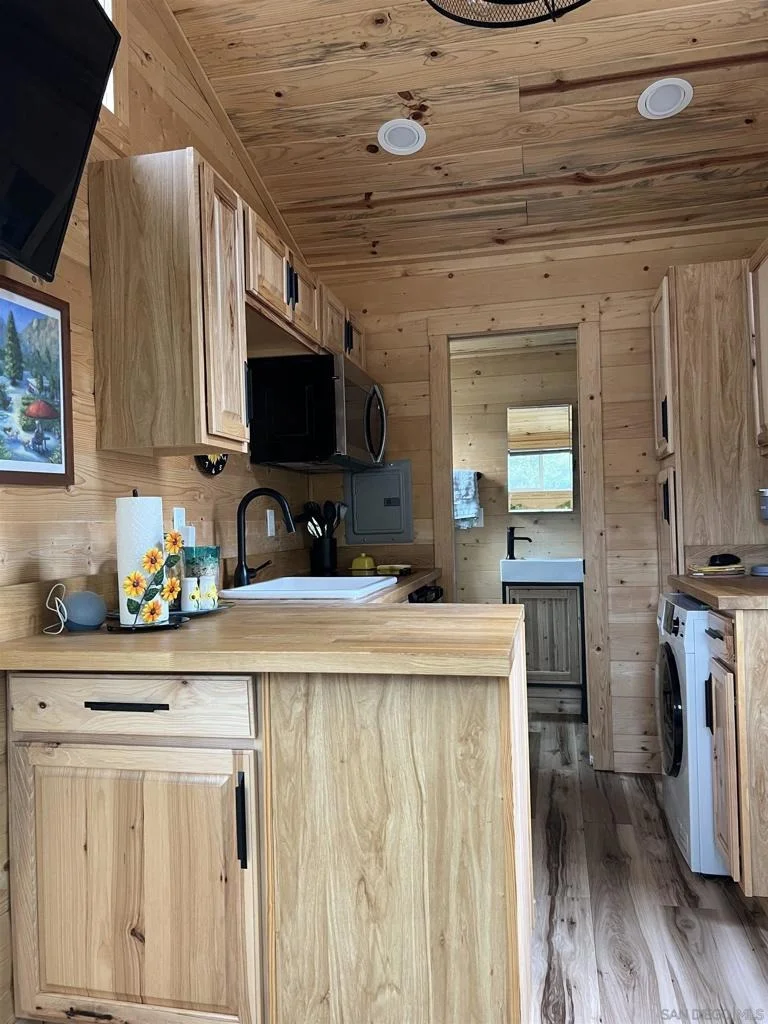 Photo of 3064 Live Oak Park Rd