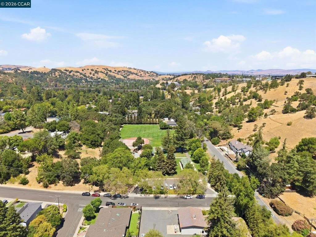 Photo of 8 Lander Dr