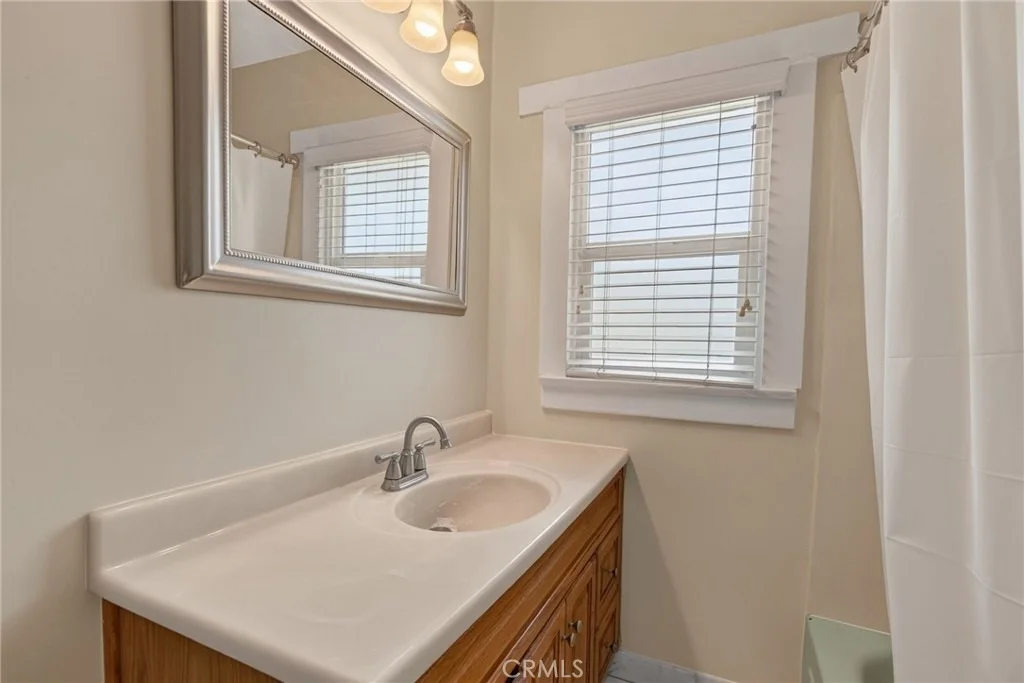 Photo of 3660 Linwood