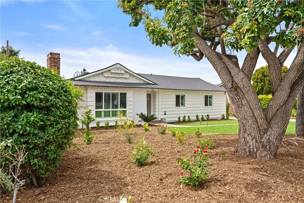 Photo of 662 E Foothill