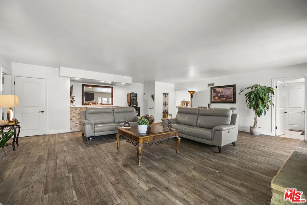 Photo of 10411 Saint James Avenue