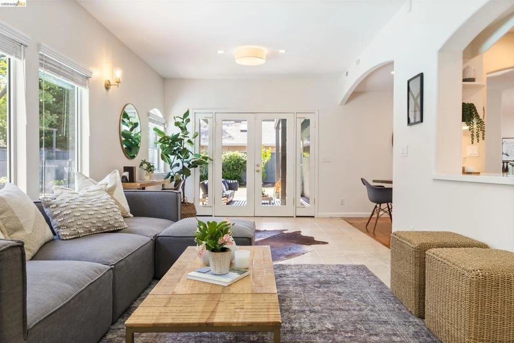 Photo of 255 Evelyn Dr