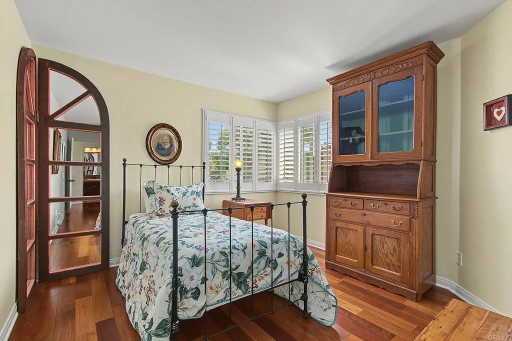 Photo of 1048 Torrey Pines Road