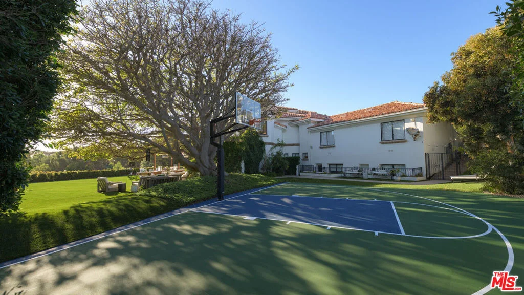 Photo of 6110 Merritt Drive