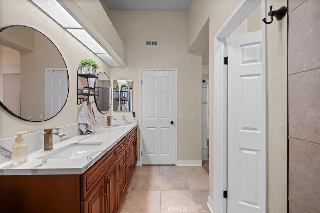 Photo of 10960 Larkspur