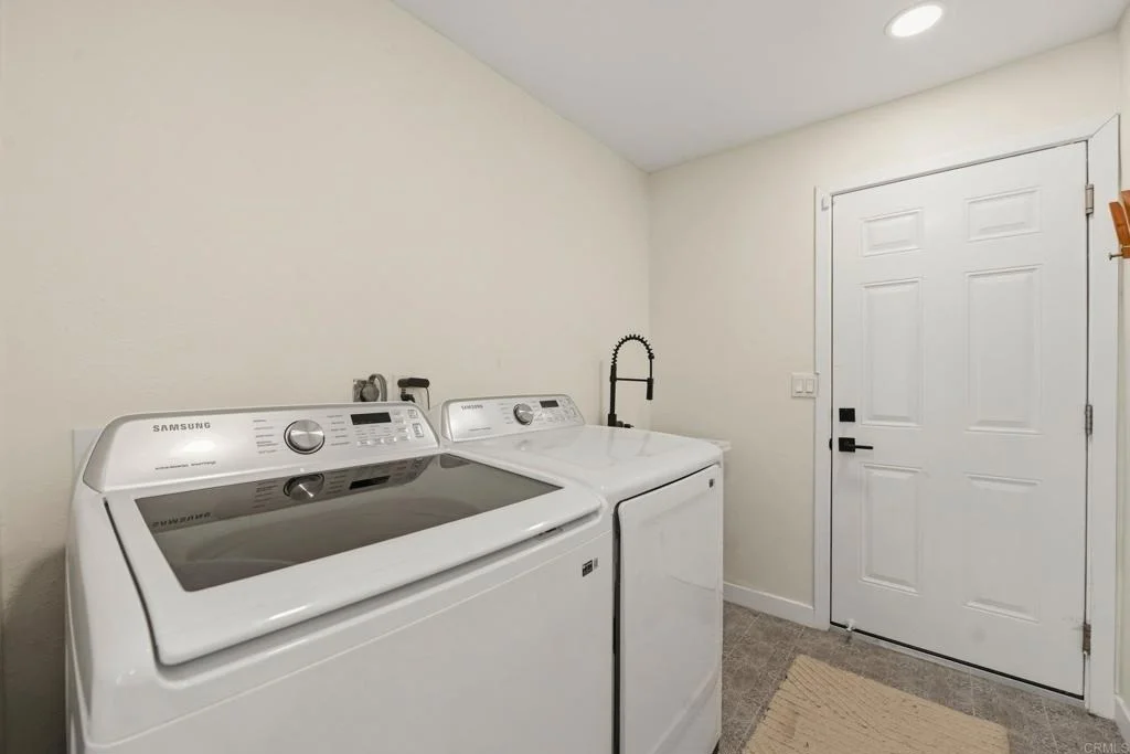 Photo of 952 La Tierra Drive