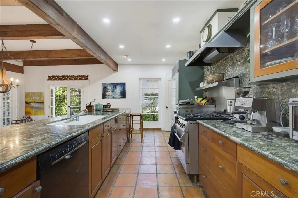 Photo of 2243 Cloverfield Boulevard