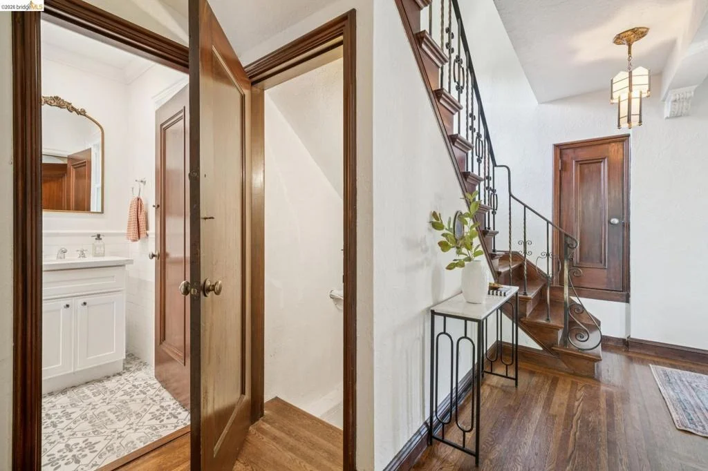 Photo of 6080 Ocean View Drive