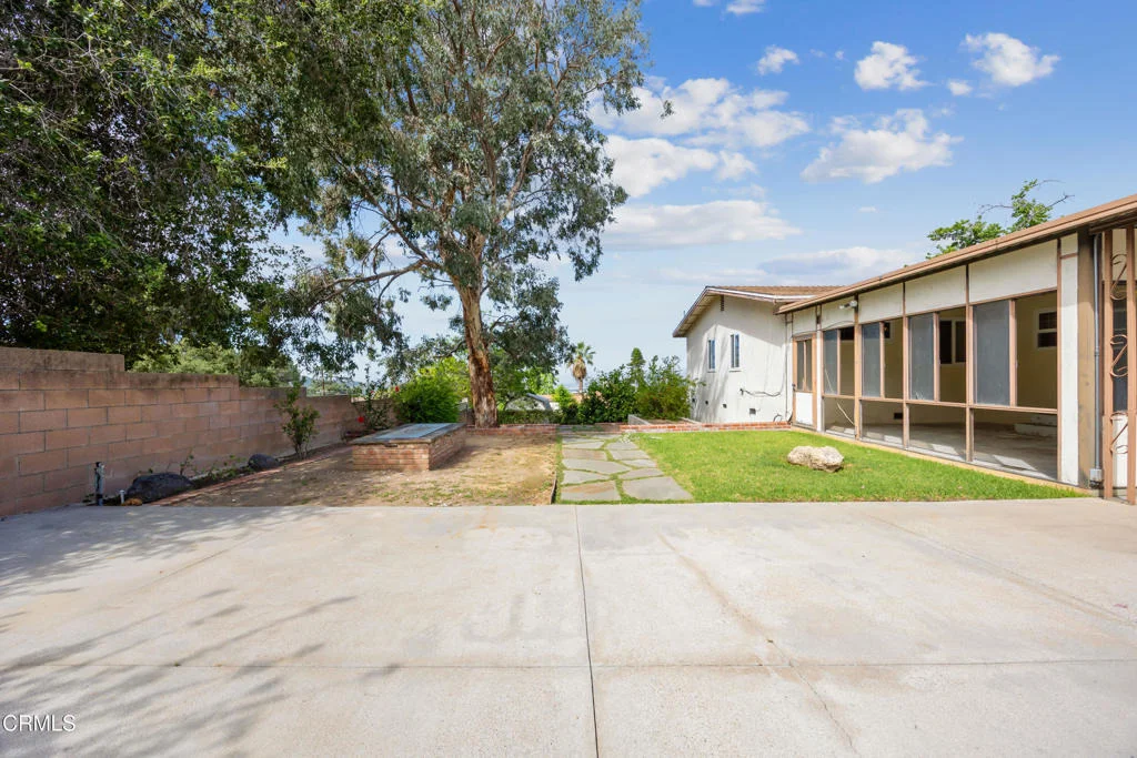 Photo of 6940 Bellclaire Street