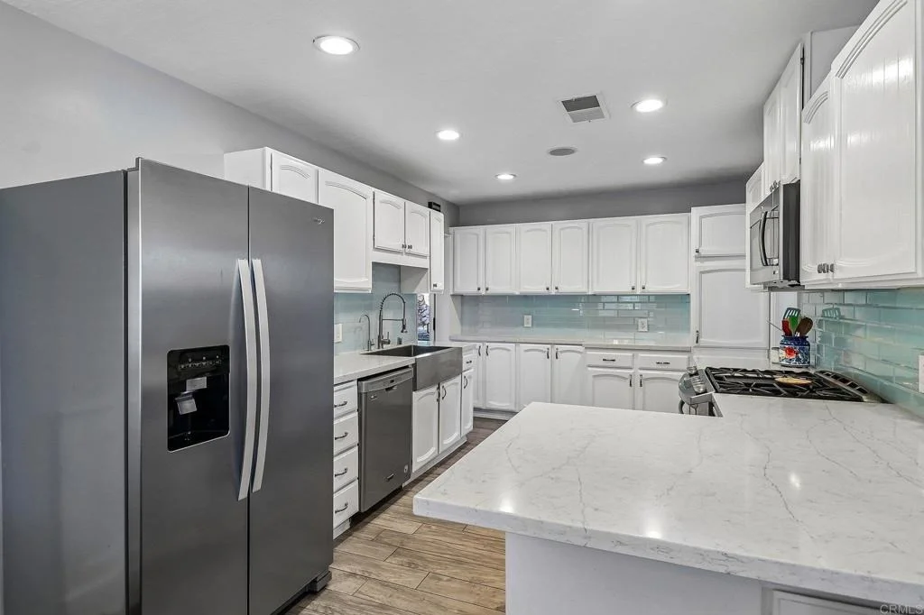 Photo of 9535 Lakeview Drive