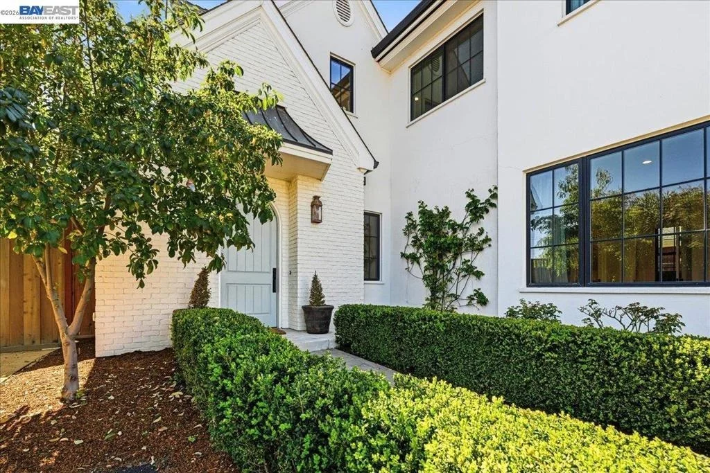 Photo of 3550 Vine St