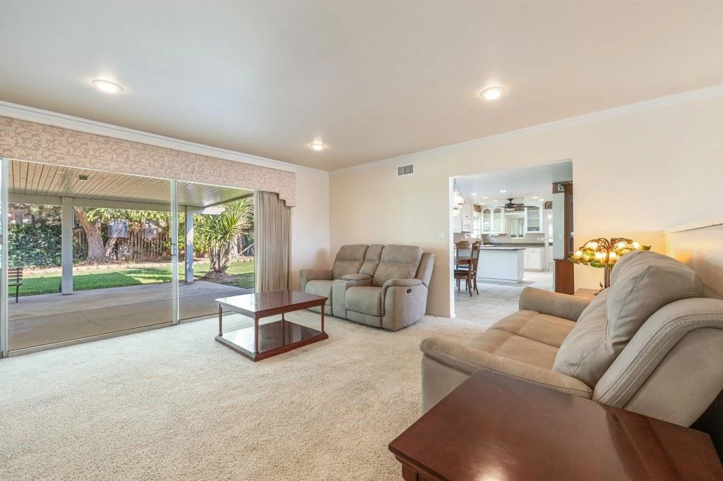 Photo of 5284 Bardwell Avenue