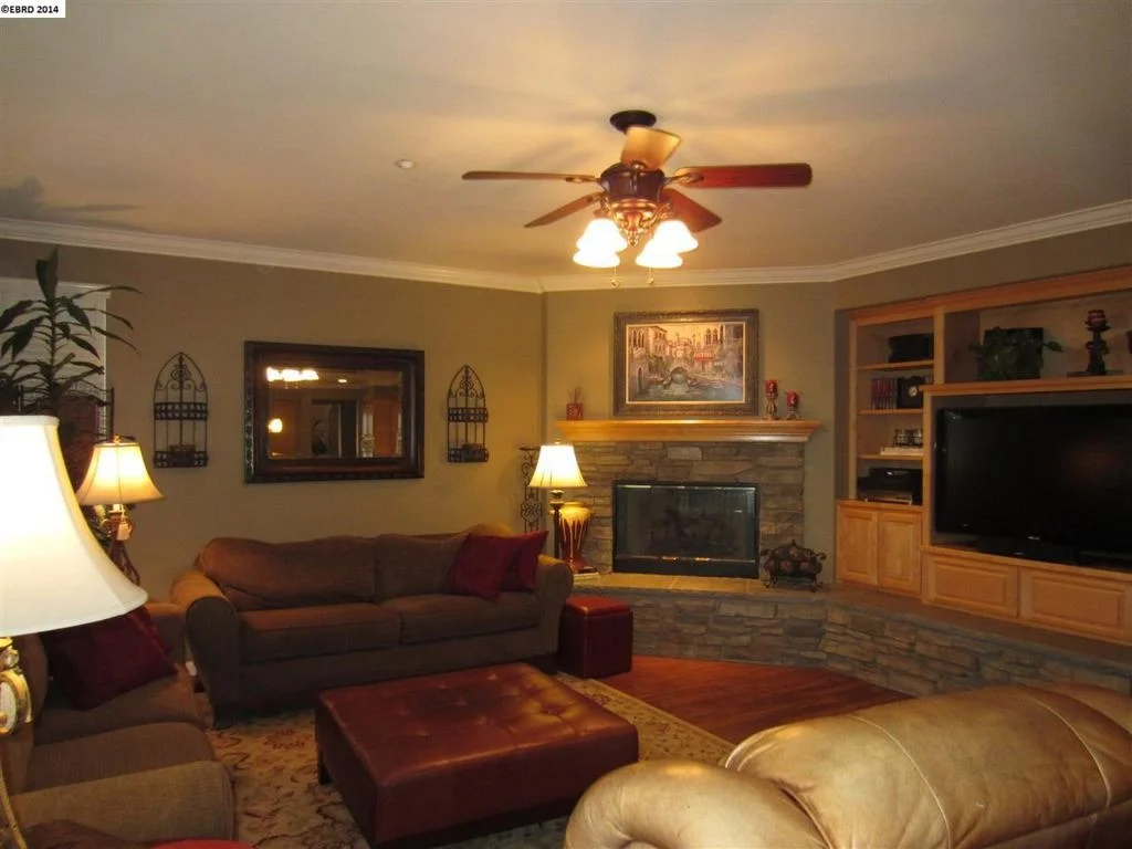 Photo of 545 LAKEVIEW DR