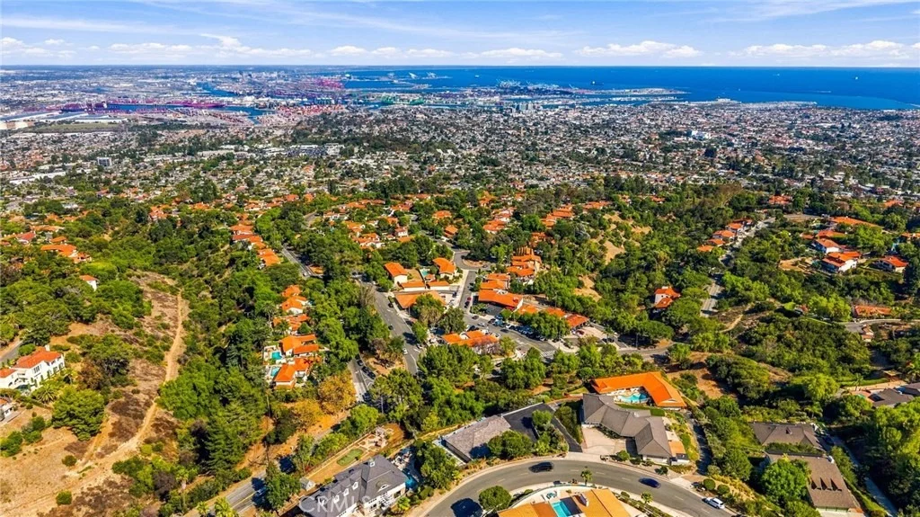 Photo of 2886 Crownview