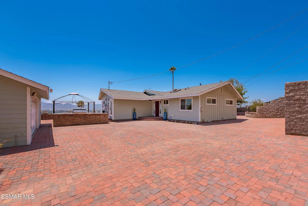 Photo of 315 N Loop Drive