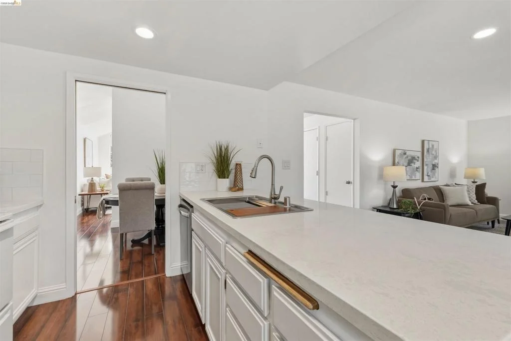 Photo of 1363 Swallowtail Rd