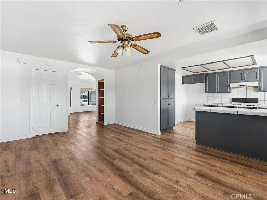 Photo of 736 E Avenue J6