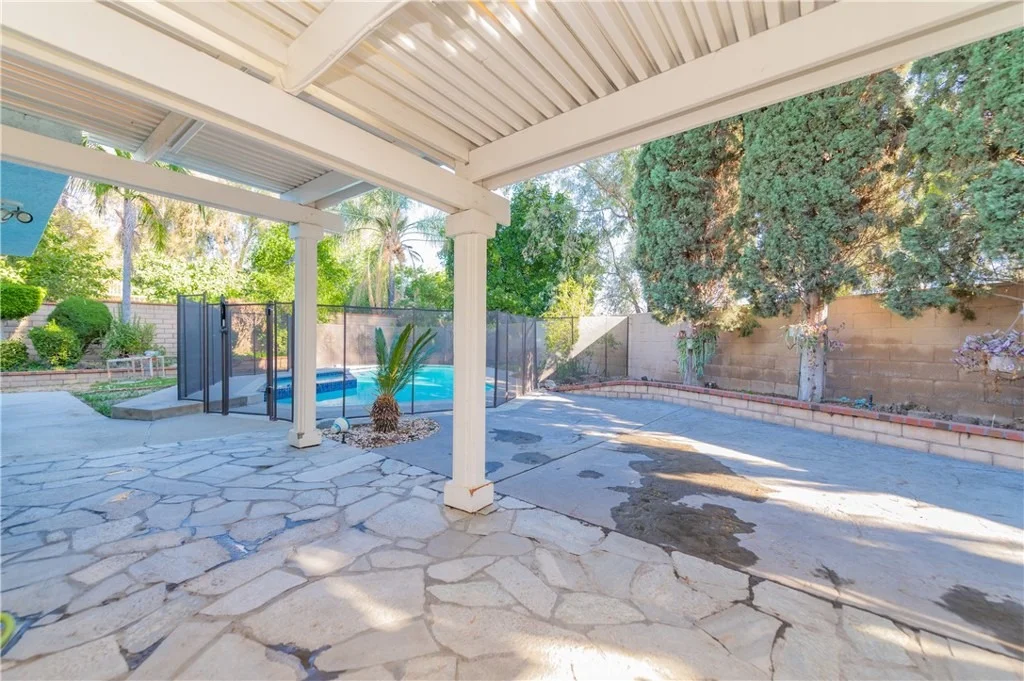 Photo of 21138 Valleyview