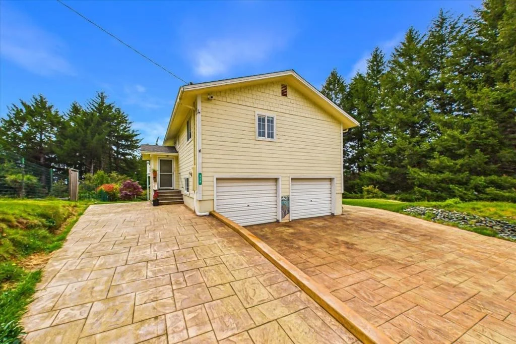 Photo of 520 Redwood Road