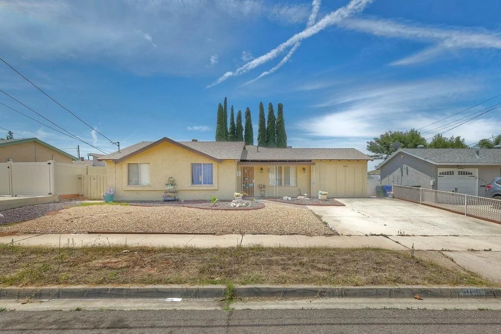 Photo of 965 Spinel Ave