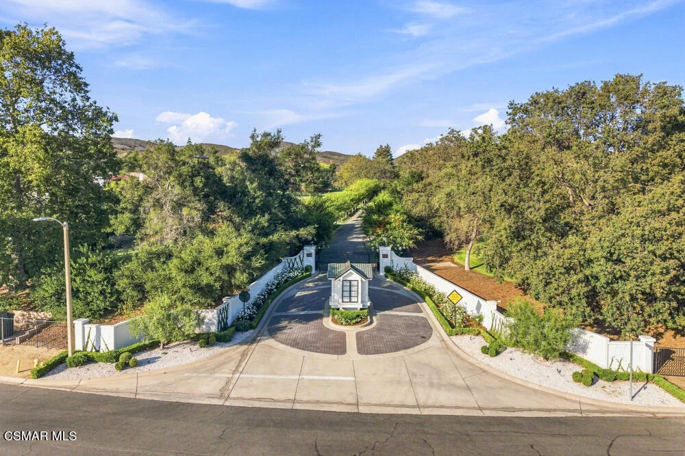 Photo of 4400 Oak Place Drive