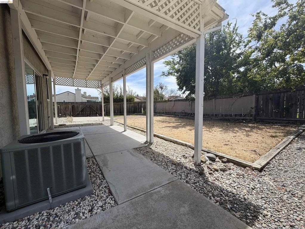Photo of 336 Lakespring Pl