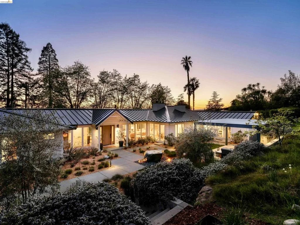 Photo of 12700 Skyline Boulevard