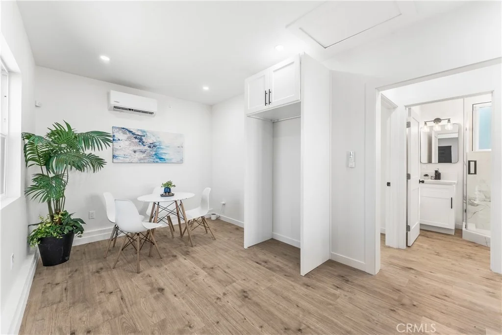 Photo of 8908 8910 Lev Avenue