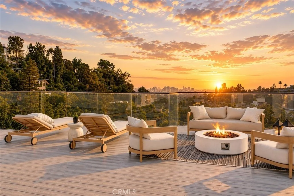 Photo of 9459 Beverly Crest