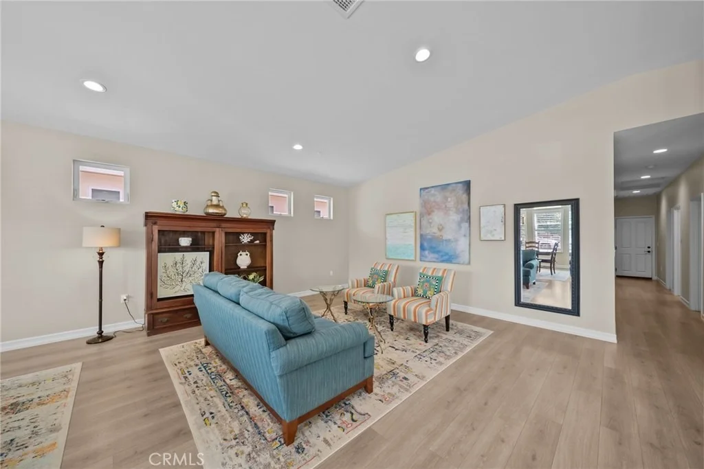 Photo of 4066 Aurora