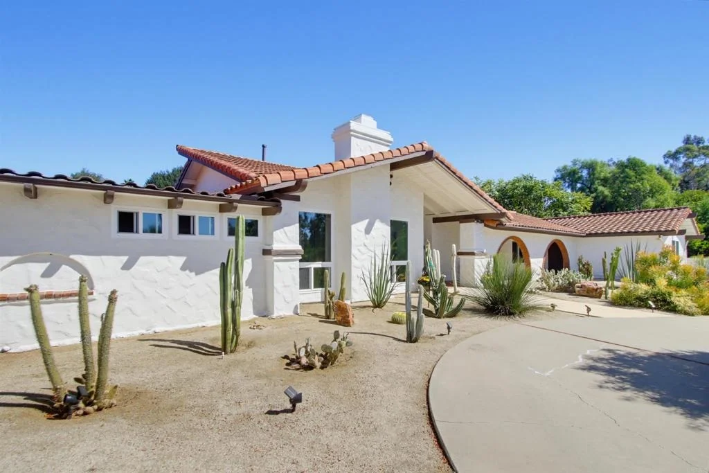Photo of 4580 El Mirlo