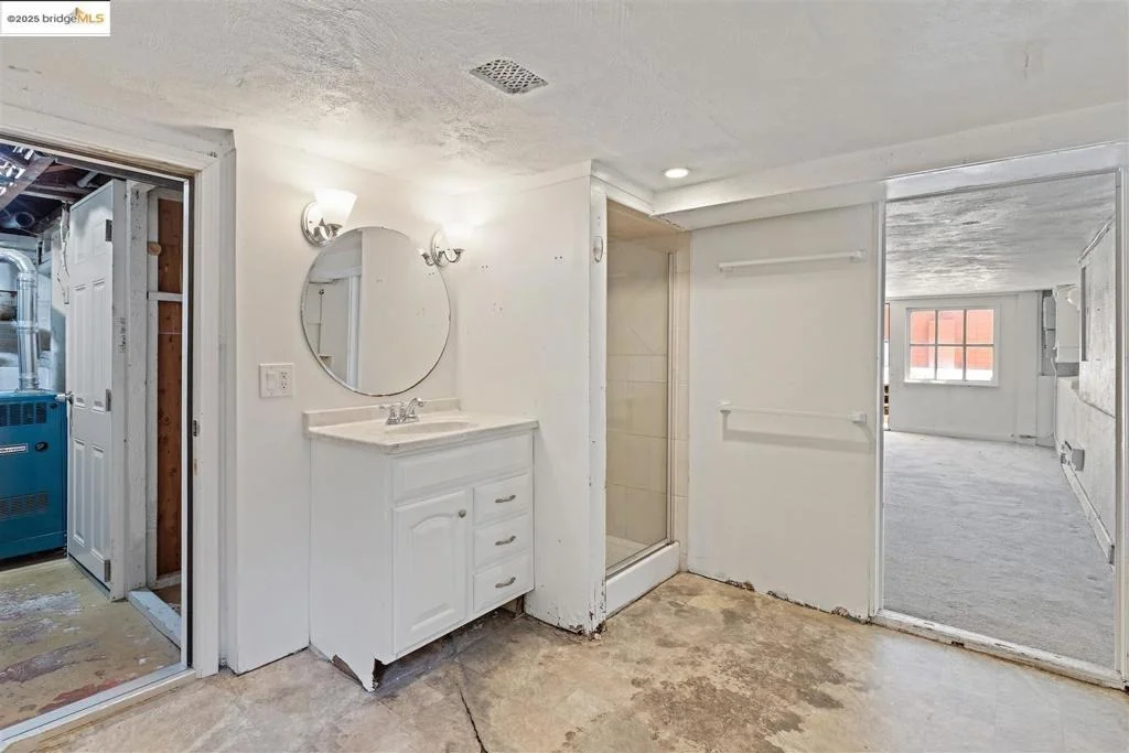 Photo of 2441 Carleton Street