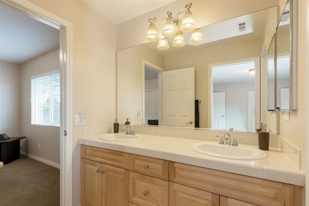 Photo of 941 Bellagio Road
