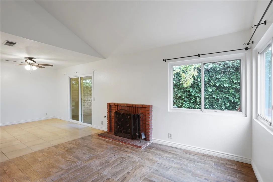 Photo of 1676 Sumac