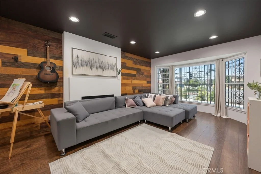 Photo of 2500 Carlos St