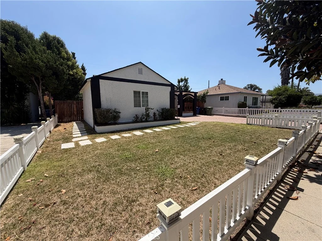 Photo of 6654 Capps Avenue