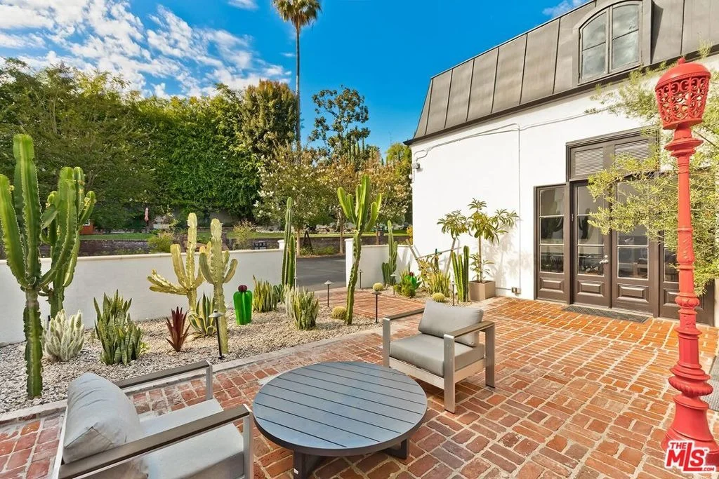 Photo of 9419 Sunset Boulevard