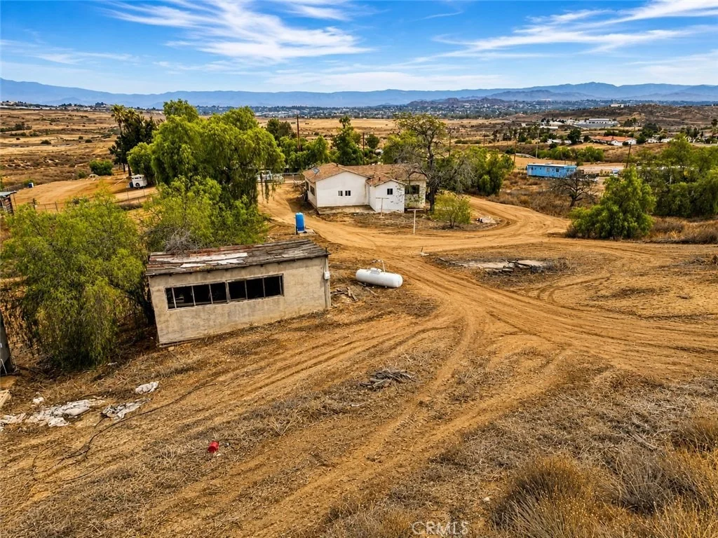 Photo of 15953 Cajalco Road