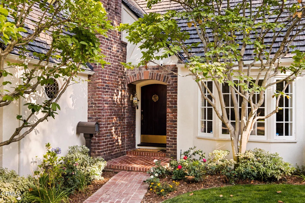 Photo of 1190 Lorain Road