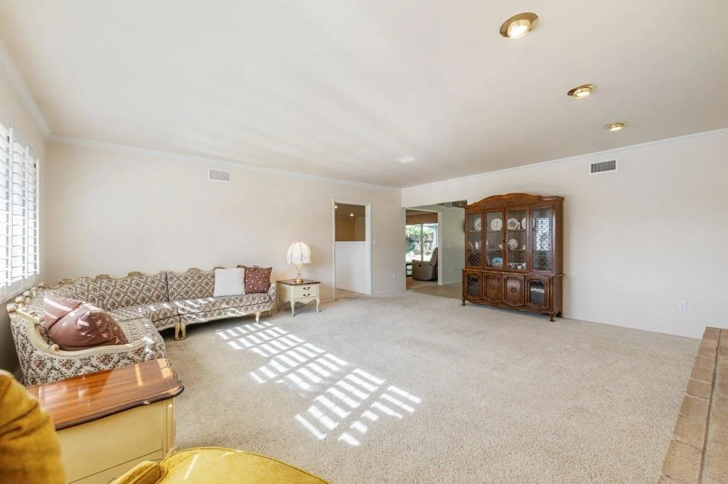 Photo of 5284 Bardwell Avenue