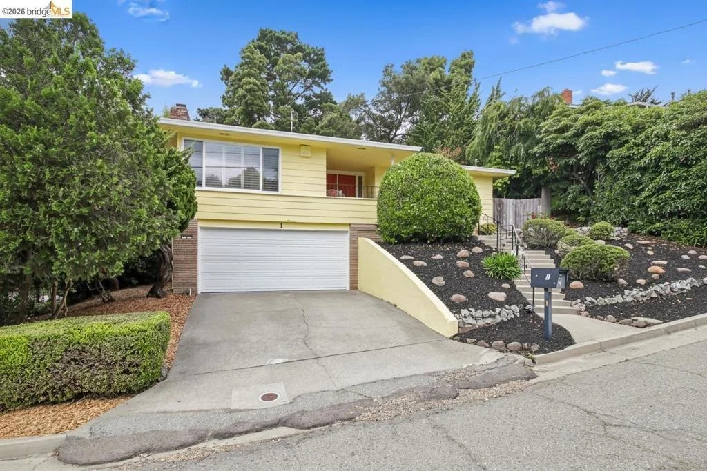 Photo of 1 Woodcrest Cir