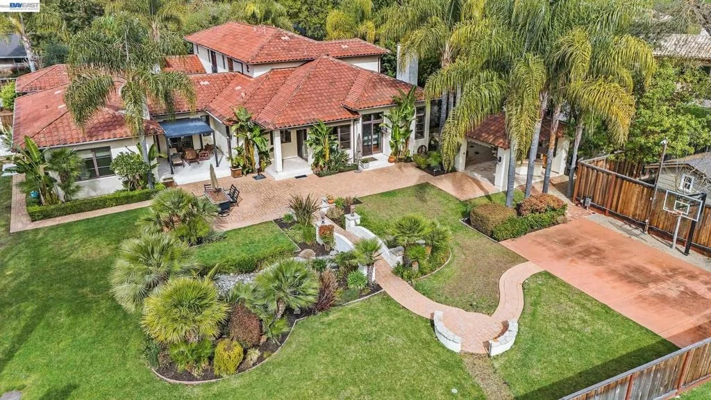 Photo of 1439 Vine Ln