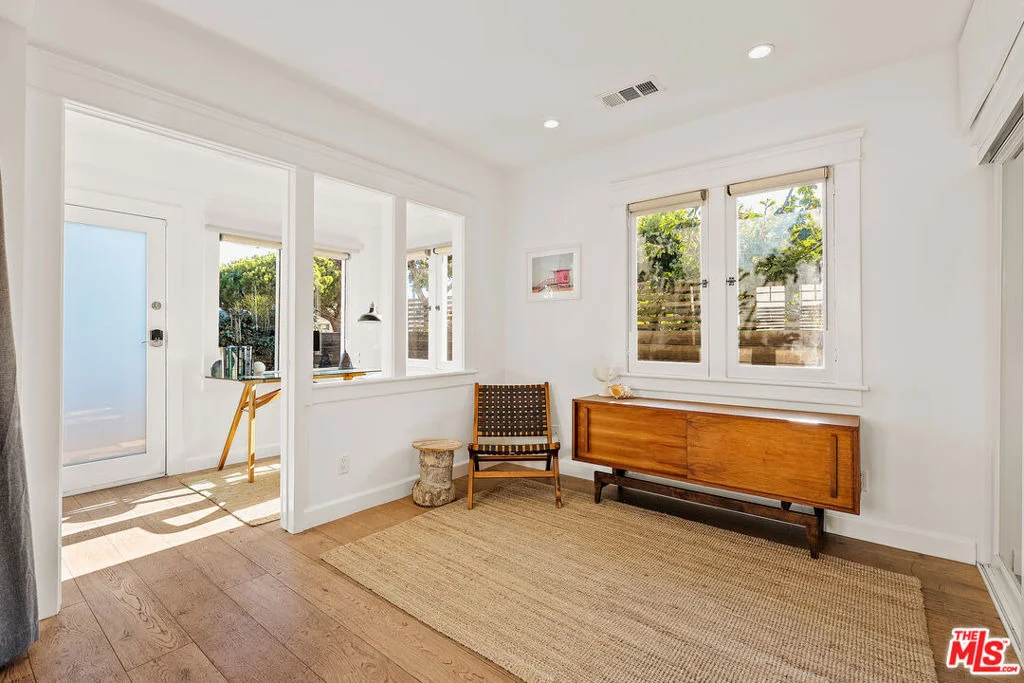 Photo of 247 Windward Avenue