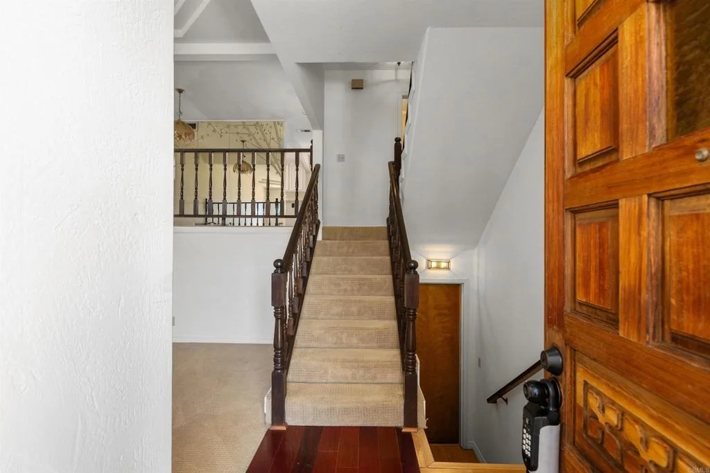 Photo of Unit D at 2583 Navarra Drive
